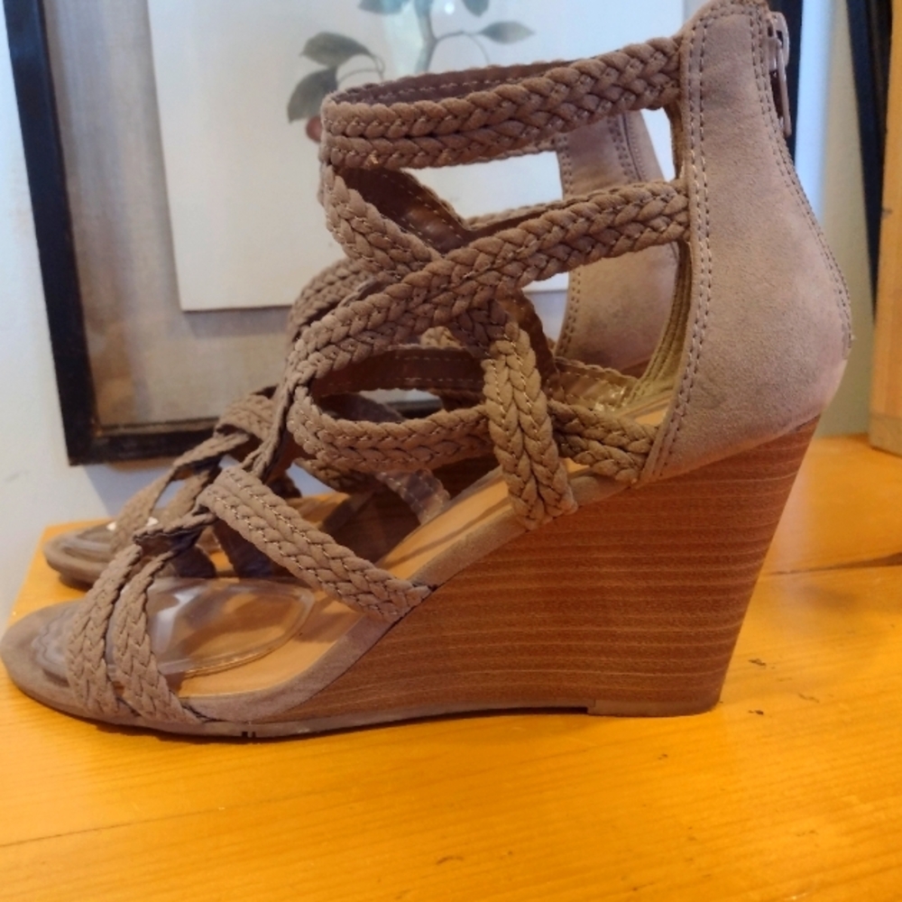 Wedged sandals